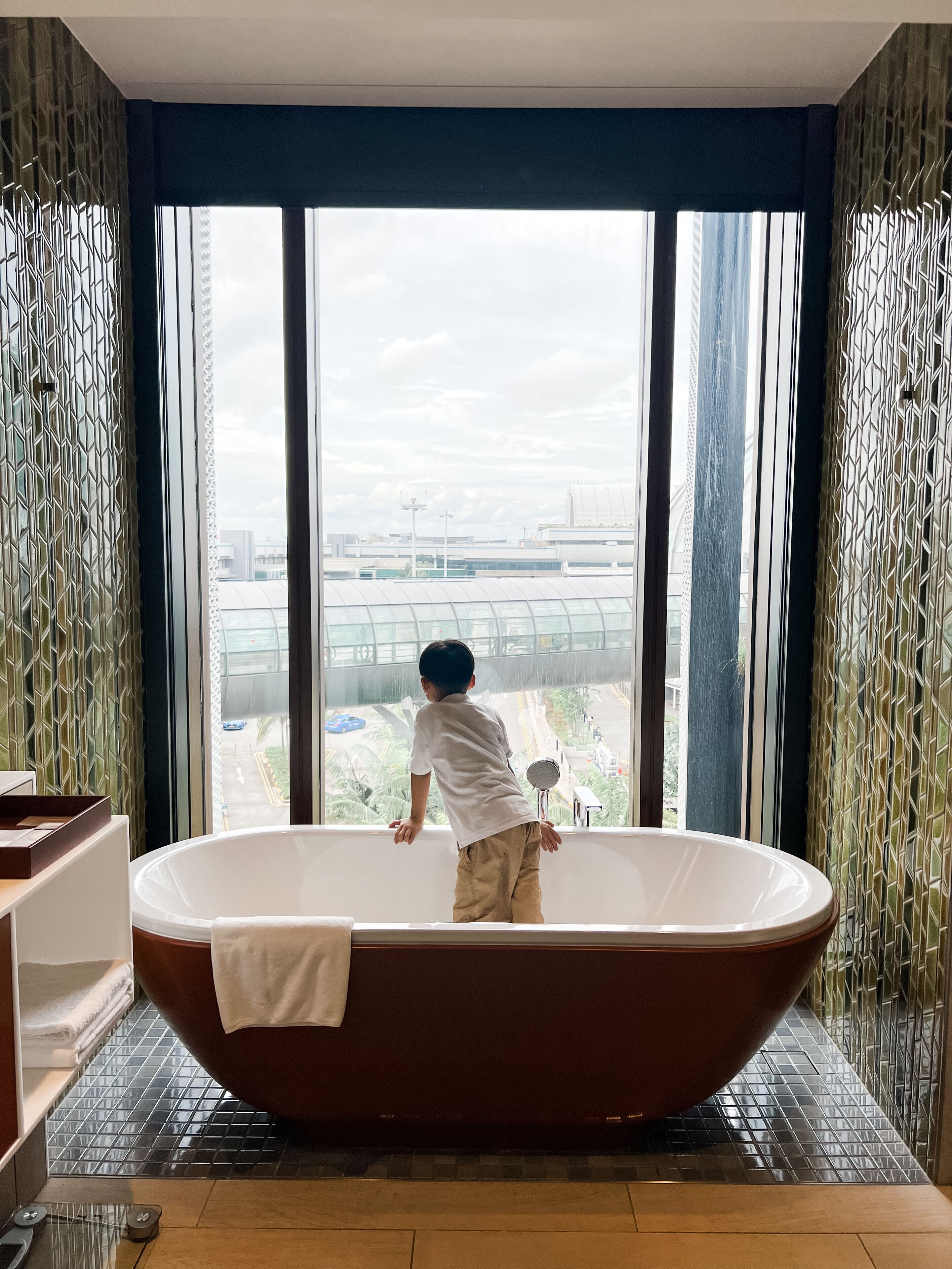 standard room, 1 king bed (jewel wing) | premium bedding, pillow-top beds, minibar, in-room safe