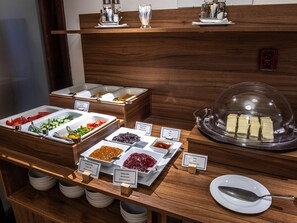 Daily buffet breakfast (CZK 250 per person)
