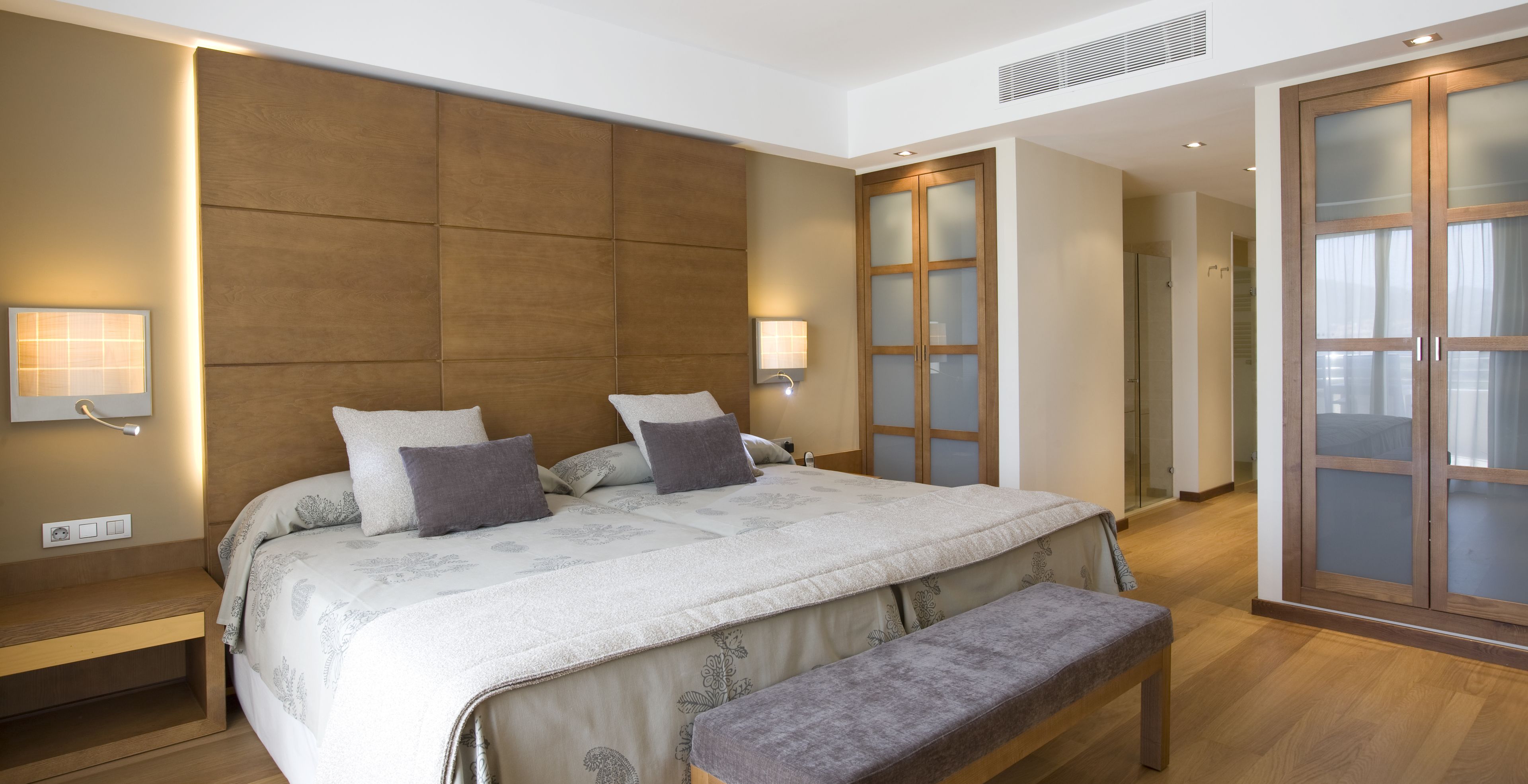 double room, hot tub | premium bedding, down duvets, minibar, in-room safe