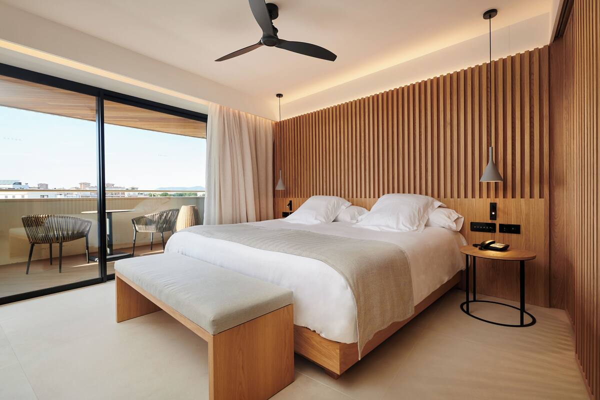 Standard Double Room, Balcony (Adult's Only Area) | 1 bedroom, premium bedding, down duvets, minibar