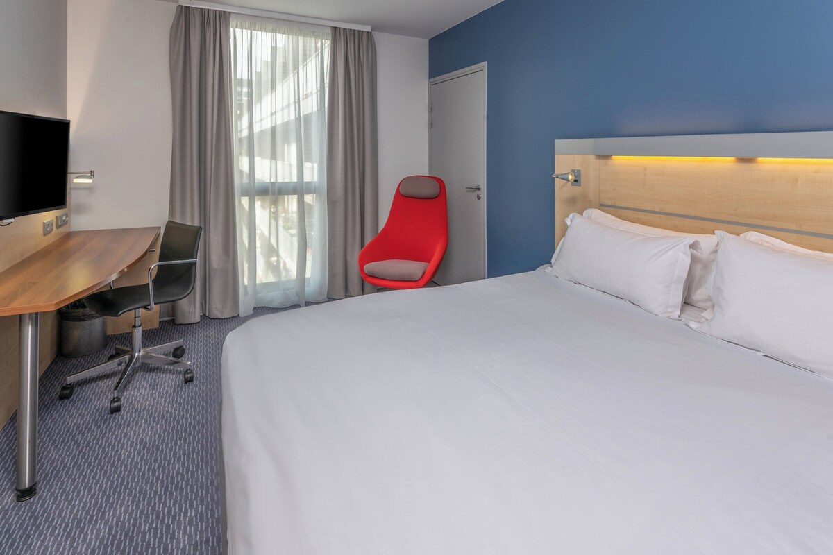 Standard Room, 1 Double Bed (Free Breakfast) | Desk, cribs (free), WiFi (free), bed sheets