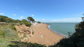 Gần bãi biển