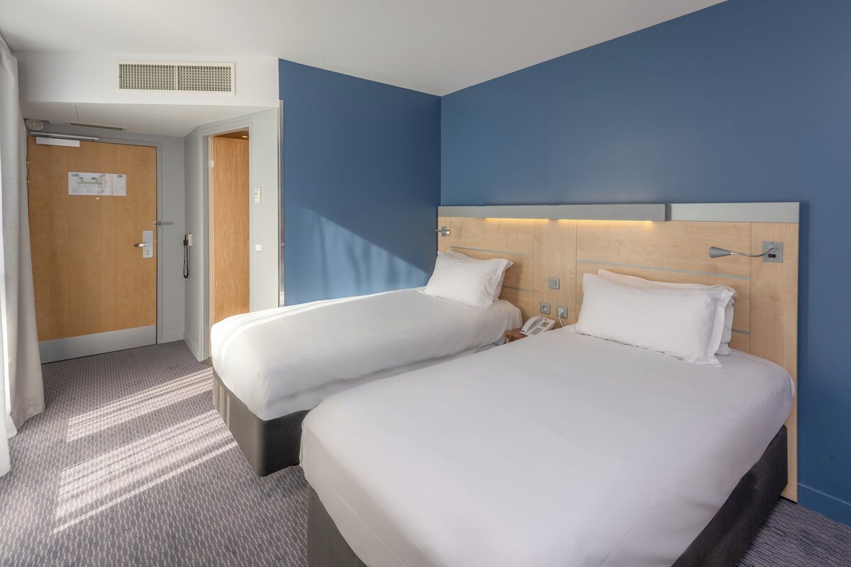 Standard Room, 2 Twin Beds (Free Breakfast) | Desk, cribs (free), WiFi (free), bed sheets