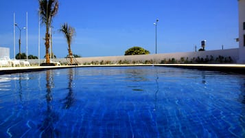 屋外プール、サンラウンジャー