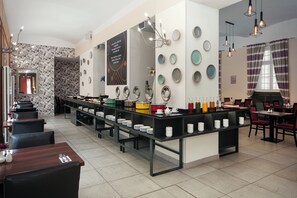 Café da manhã com buffet todos os dias (CZK 320 por pessoa) 