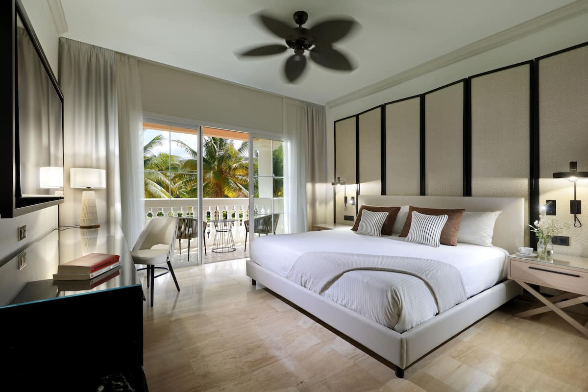 1 bedroom, hypo-allergenic bedding, down comforters, in-room safe