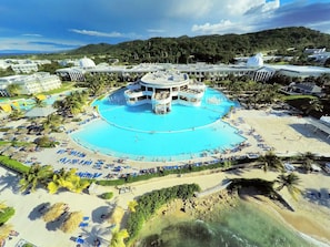 A resort with a central pool, multiple lounge areas, and a beach. - Grand Palladium Jamaica Resort & Spa All Inclusive (Lucea)