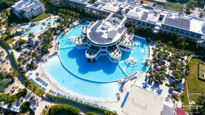 5 outdoor pools, pool umbrellas, pool loungers - Grand Palladium Jamaica Resort & Spa All Inclusive (Lucea)