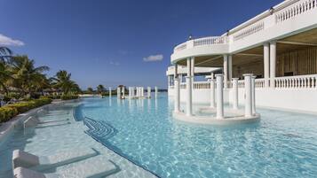 5 outdoor pools, pool umbrellas, pool loungers