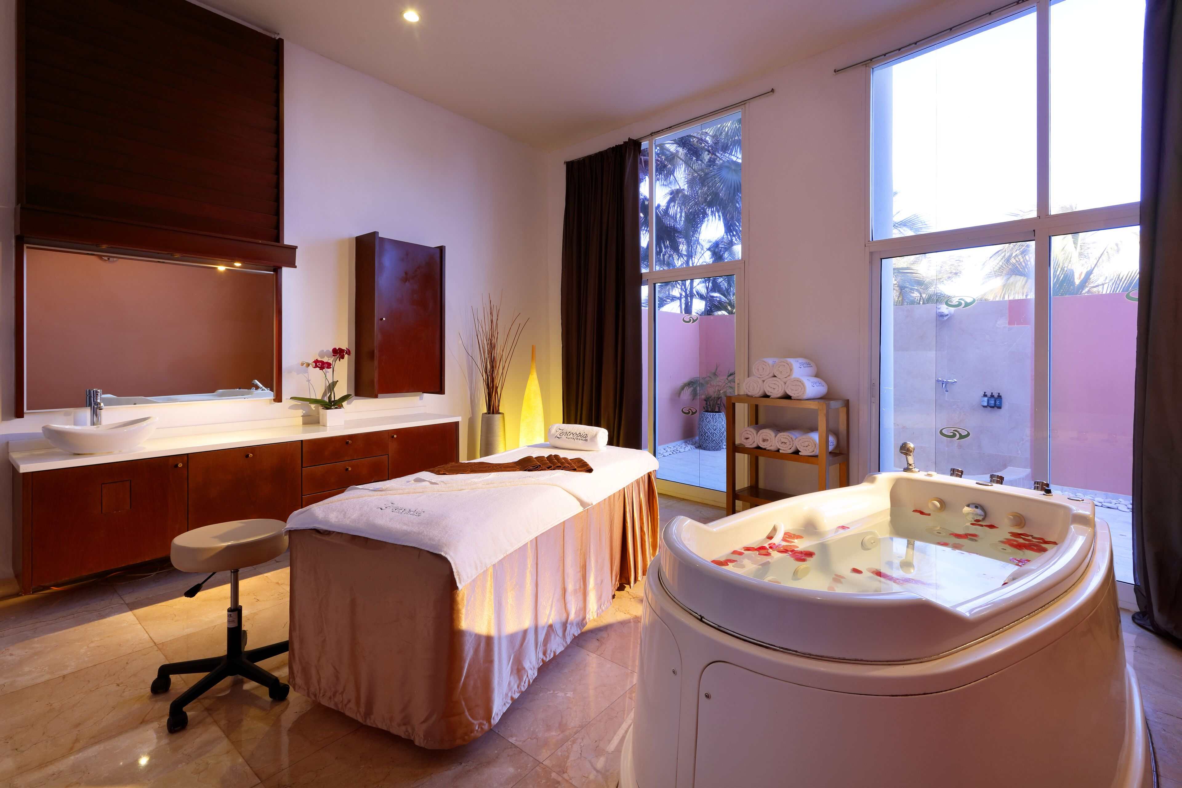 Sauna, hot tub, steam room, Turkish bath, body treatments