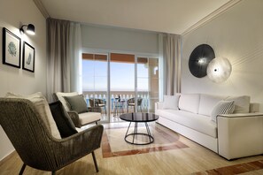 Hypo-allergenic bedding, down duvets, in-room safe, desk - Grand Palladium Jamaica Resort & Spa All Inclusive (Lucea)