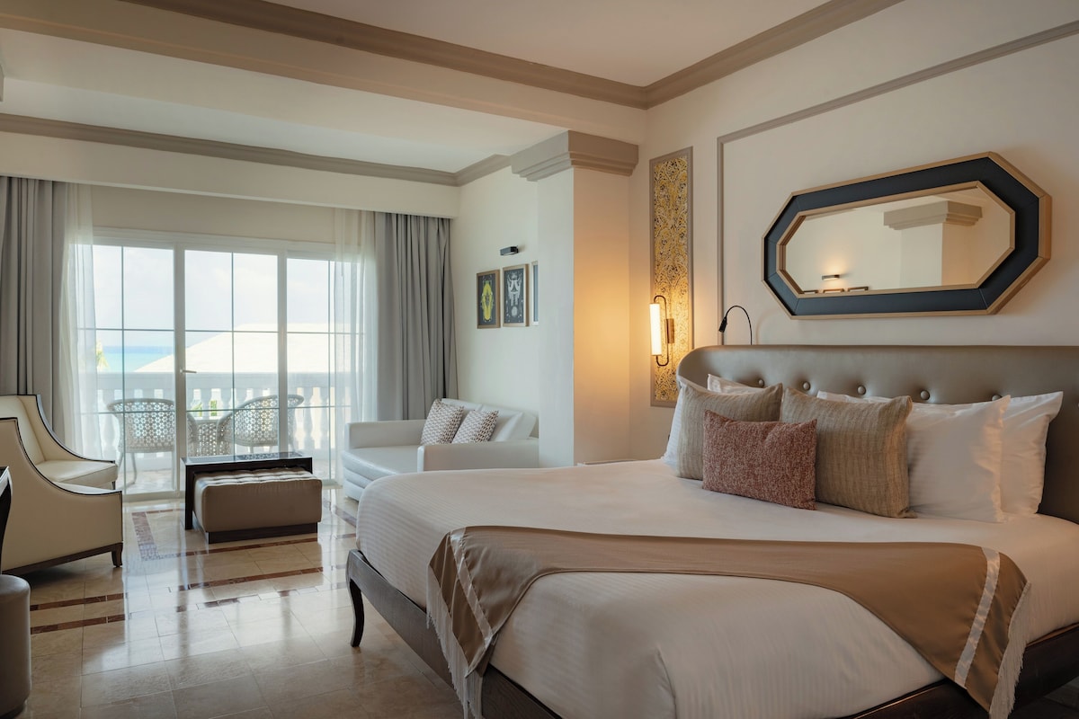 Premium bedding, down comforters, minibar, in-room safe
