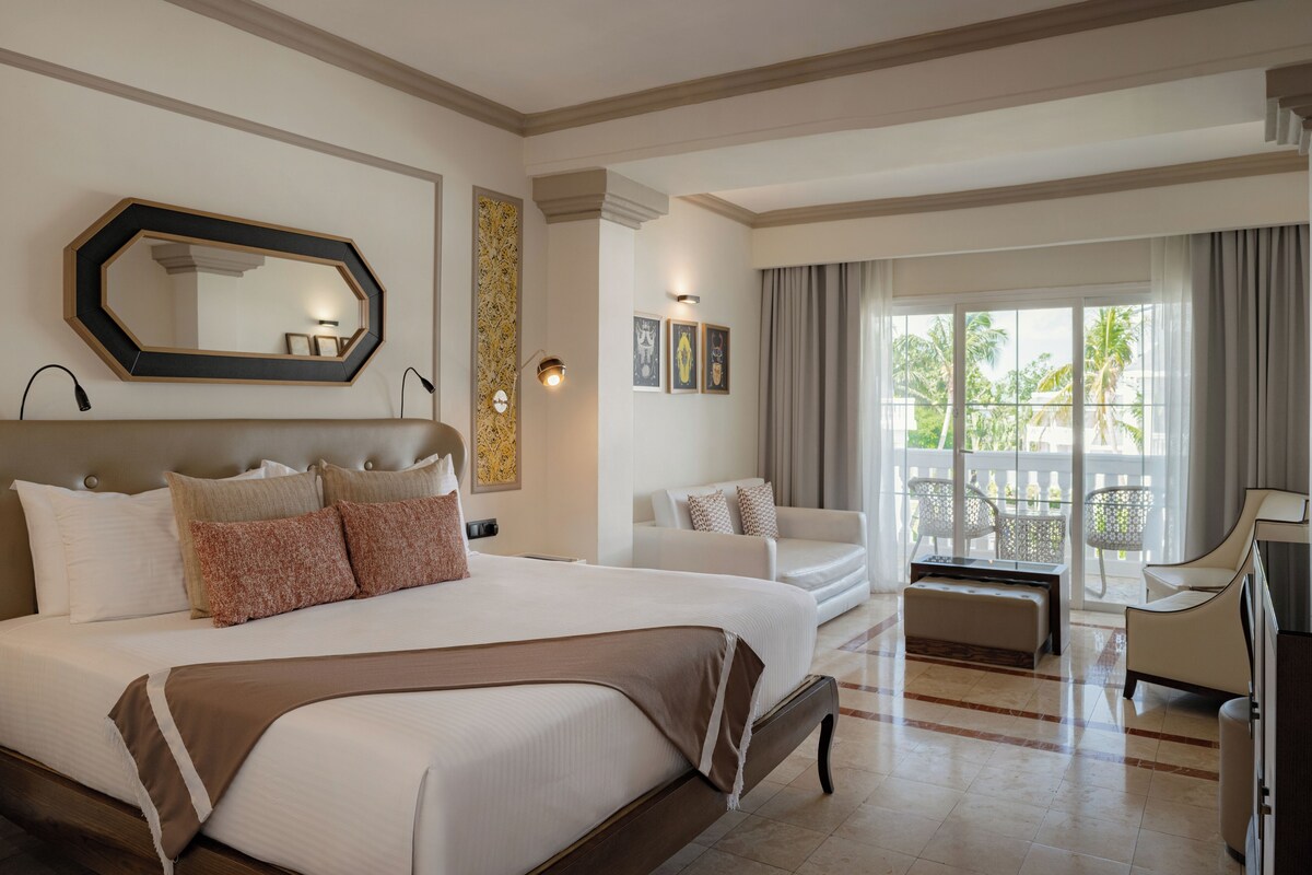Junior Suite, Beachside Single Use | Premium bedding, down duvets, minibar, in-room safe