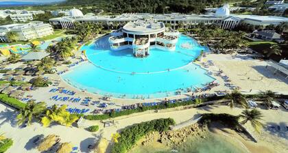 Grand Palladium Lady Hamilton Resort & Spa All Inclusive