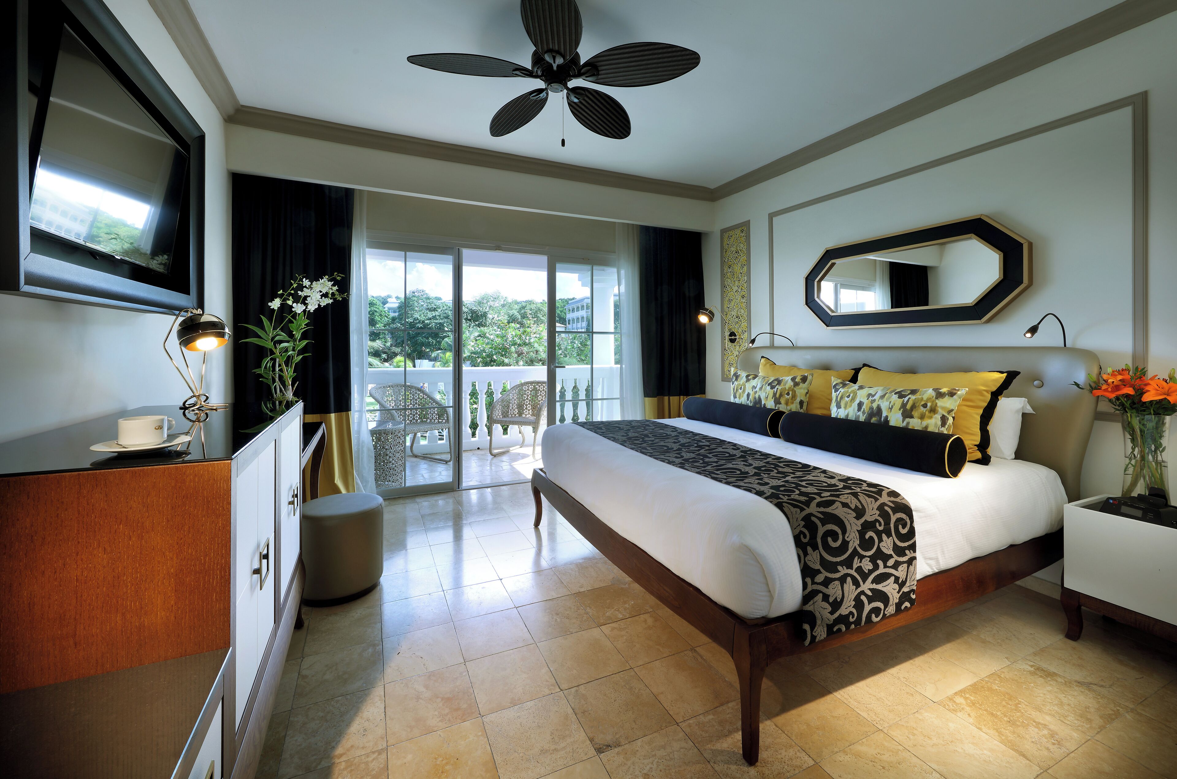 Junior Suite, Garden View | Premium bedding, down comforters, minibar, in-room safe