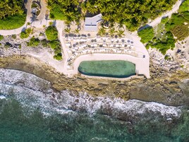 3 piscinas al aire libre, sombrillas, sillones reclinables de piscina