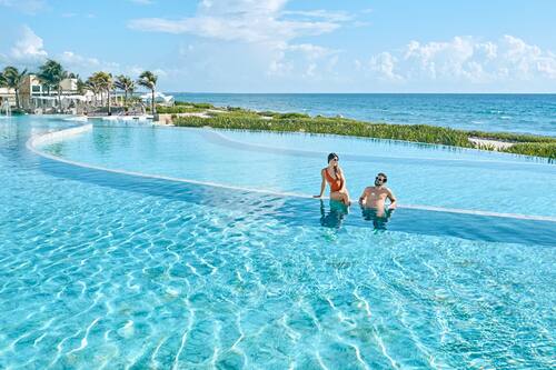 3 outdoor pools, pool umbrellas, sun loungers