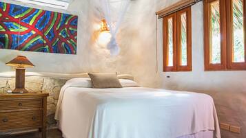 Superior-Bungalow, 2 Schlafzimmer | Hochwertige Bettwaren, Minibar, Zimmersafe, individuell dekoriert