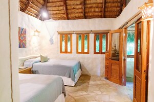 Ropa de cama de alta calidad y minibar