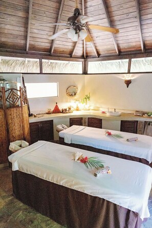 A room with two beds, a ceiling fan, a window, and a mirror. - Natura Cabana Boutique Hotel & Spa (Cabarete)