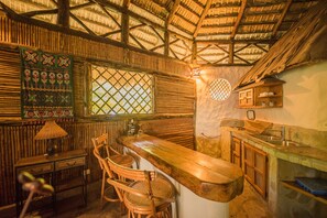 Bungalow familiar | Cocina privada | Frigobar y cafetera y tetera 