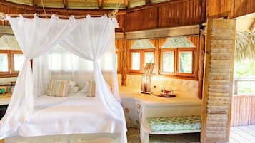 Eenvoudige kamer, 1 kingsize bed | Luxe beddengoed, een minibar, een kluis op de kamer