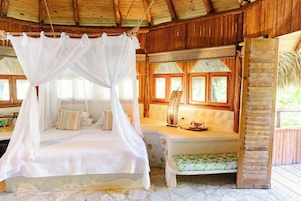 Basic Room, 1 King Bed | Premium bedding, minibar, in-room safe, iron/ironing board (on request)
