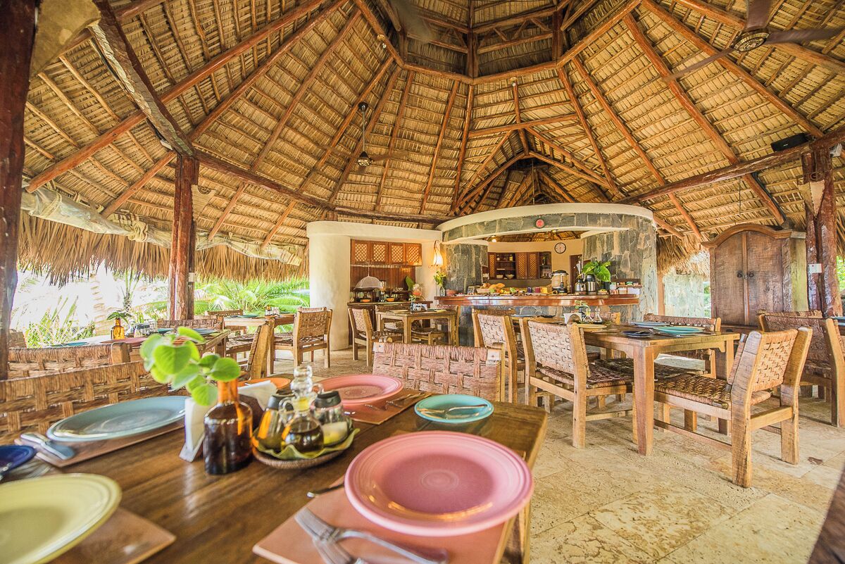 2 restaurants, breakfast, lunch, dinner served; international cuisine