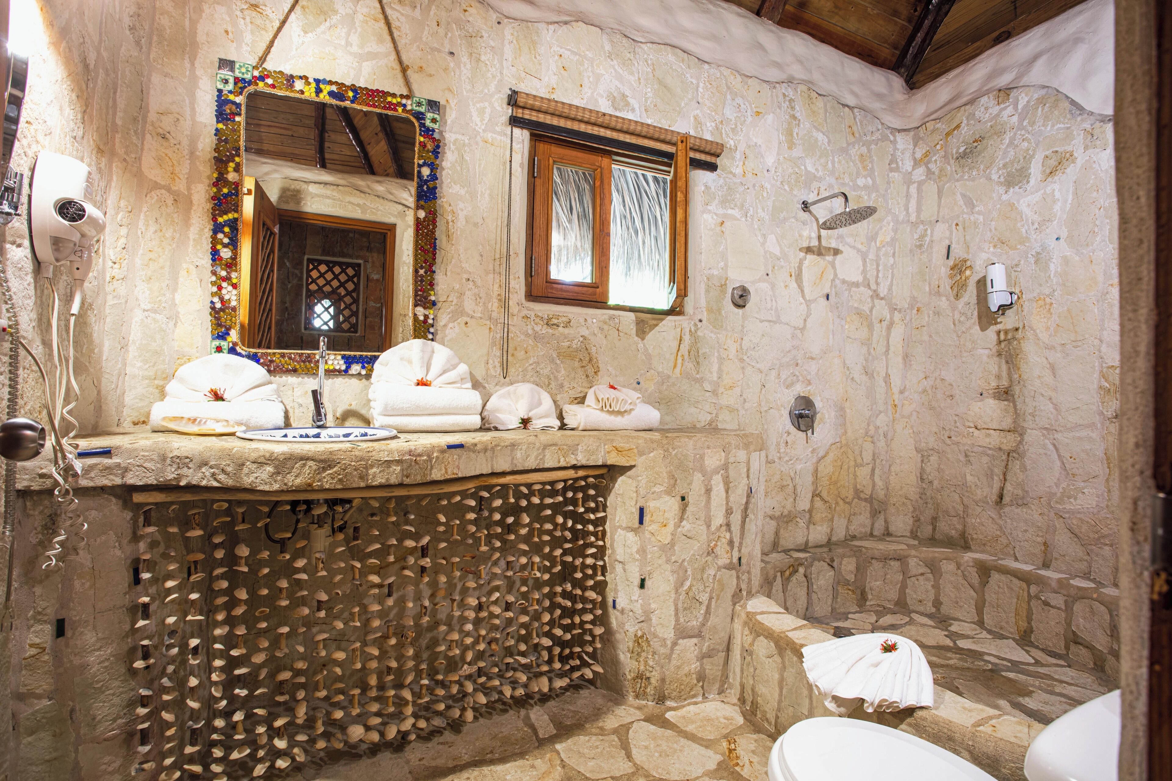 Family Bungalow | Bathroom | Shower, free toiletries, hair dryer, towels