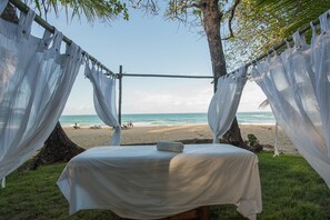 Couples treatment rooms, Turkish bath, body treatments, aromatherapy