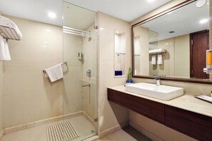 Shower, free toiletries, bathrobes, bidet - Fortune Park Panchwati, Kolkata - Member ITC Hotels' Group (Howrah)