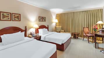 Deluxe Room (Deluxe Room) | Premium bedding, minibar, in-room safe, desk