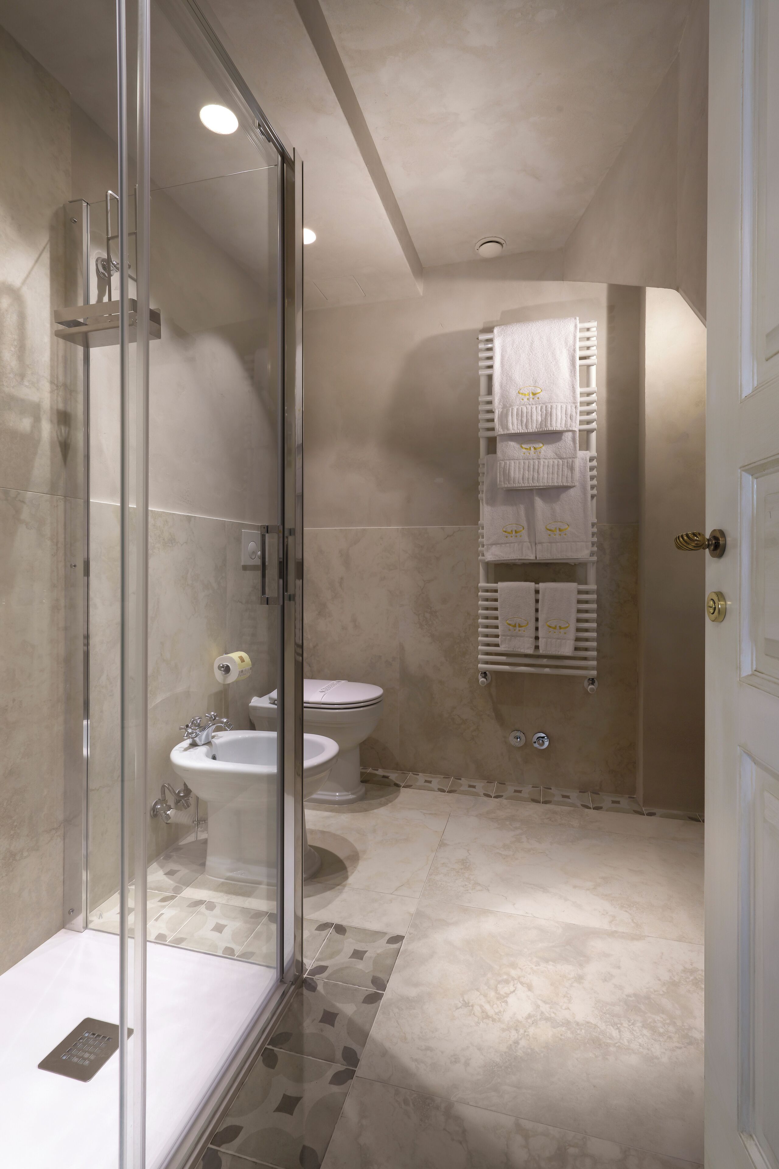 senior suite | bathroom | shower, free toiletries, hair dryer, slippers