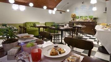 每日供應即叫即煮早餐 (每人 EUR15.00)