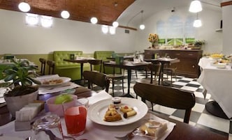 Daily cooked-to-order breakfast for a fee