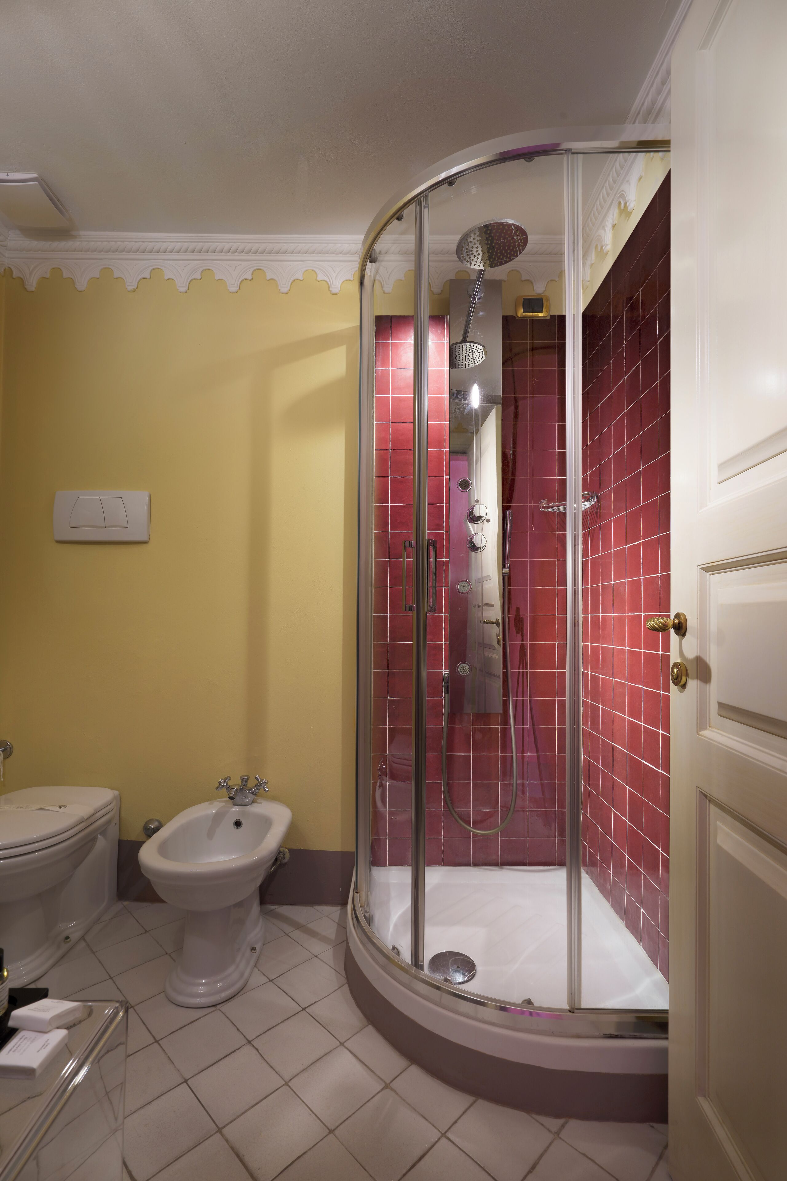 suite | bathroom | shower, free toiletries, hair dryer, slippers