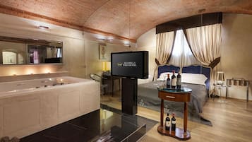 Ropa de cama de alta calidad, cubrecamas y minibar