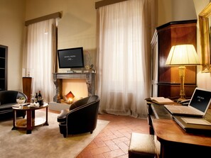 Suite senior | Ropa de cama de alta calidad, edredón y minibar 