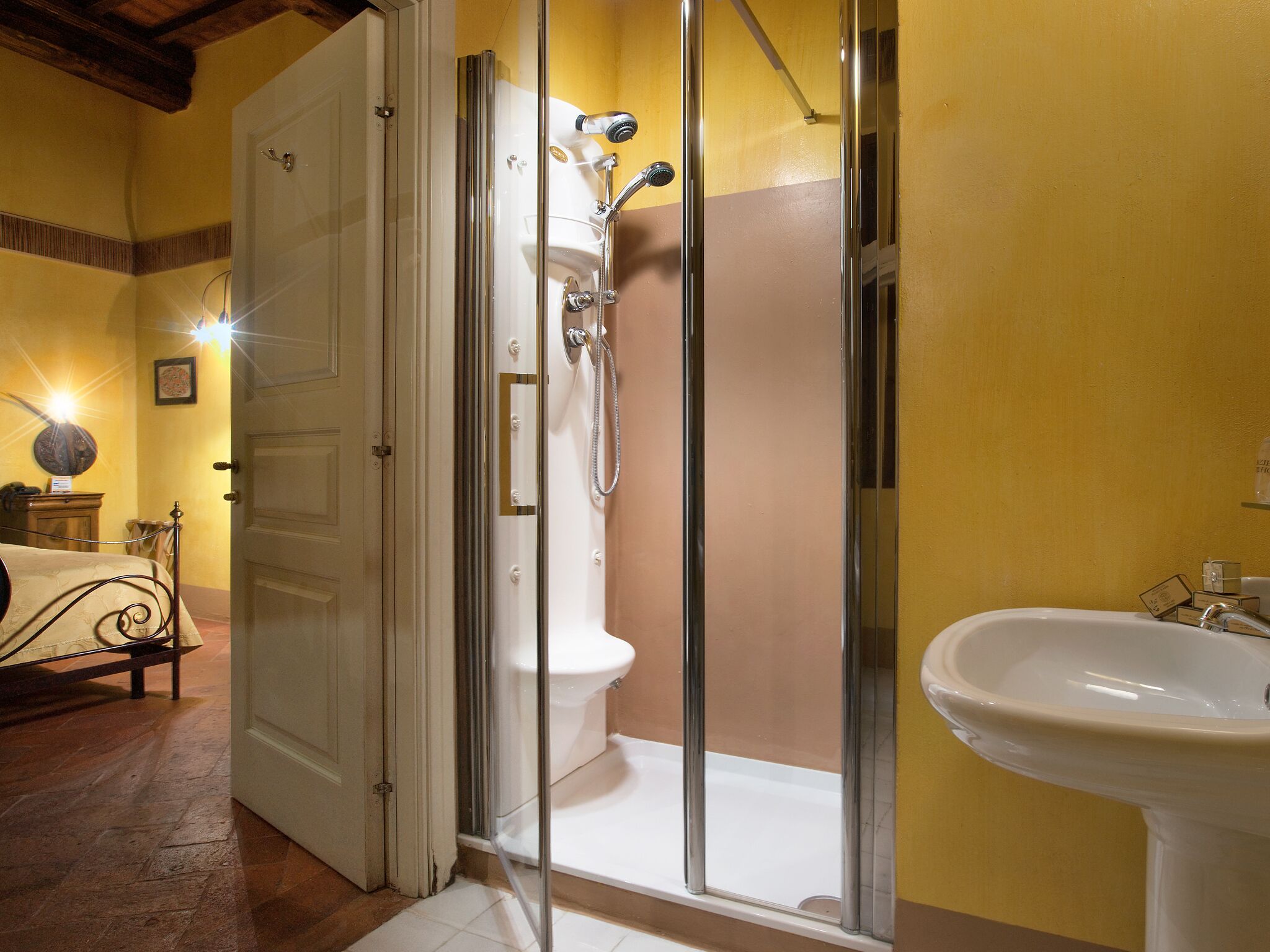 classic double room | bathroom | shower, free toiletries, hair dryer, slippers