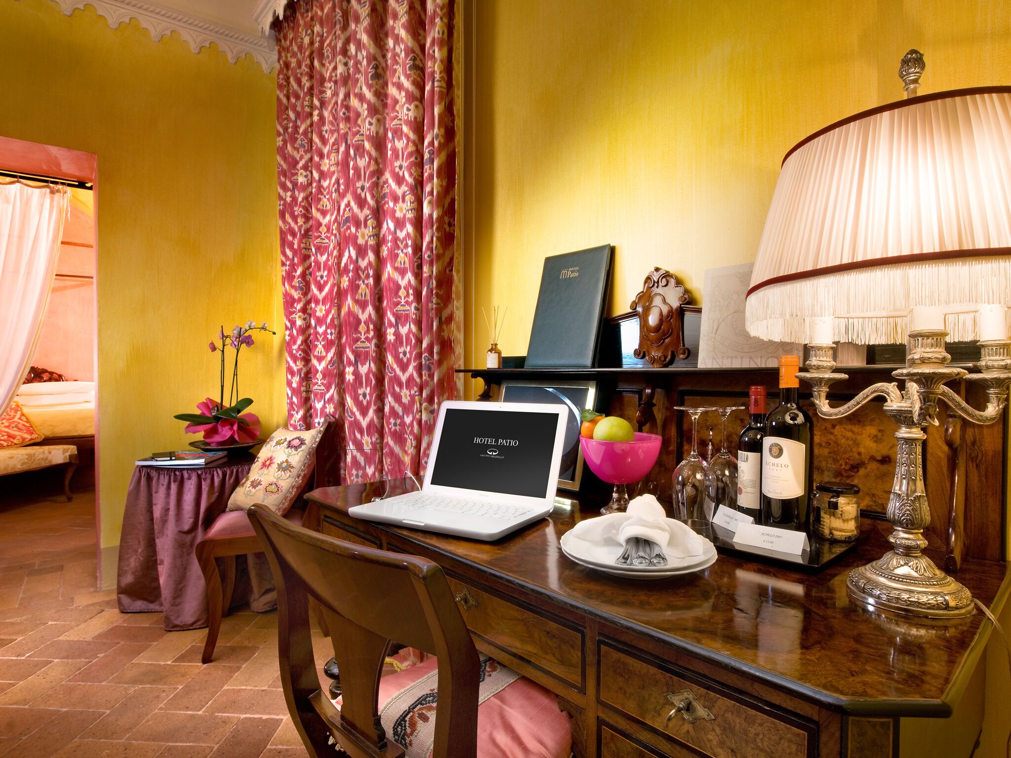 suite | living area | smart tv, netflix, streaming services