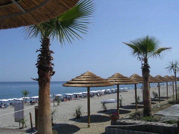 Free beach shuttle, beach umbrellas - Hotel Crystal Sea (Forza d'Agro)