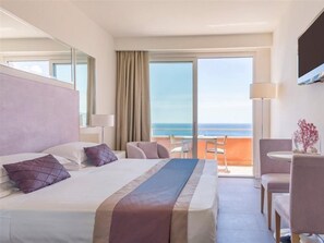 Minibar, in-room safe, desk, blackout drapes - Hotel Crystal Sea (Forza d'Agro)