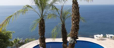 Outdoor pool, pool loungers