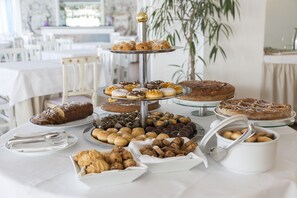 Daily buffet breakfast for a fee - Hotel Crystal Sea (Forza d'Agro)