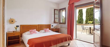 Down comforters, minibar, in-room safe, desk