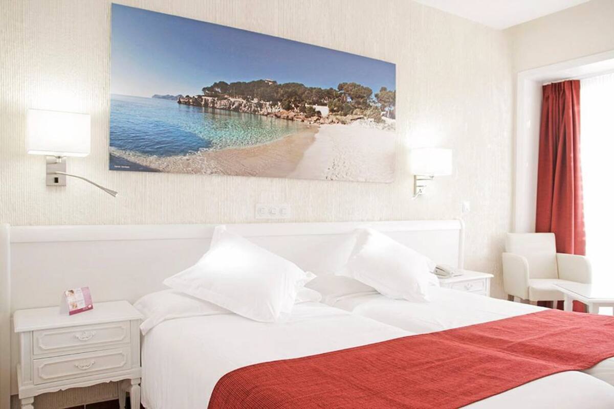 standard single room | 1 bedroom, minibar, desk, laptop workspace