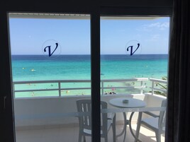 双人房, 阳台, 海景 | 客房内保险箱、办公桌、遮光窗帘、免费 WiFi