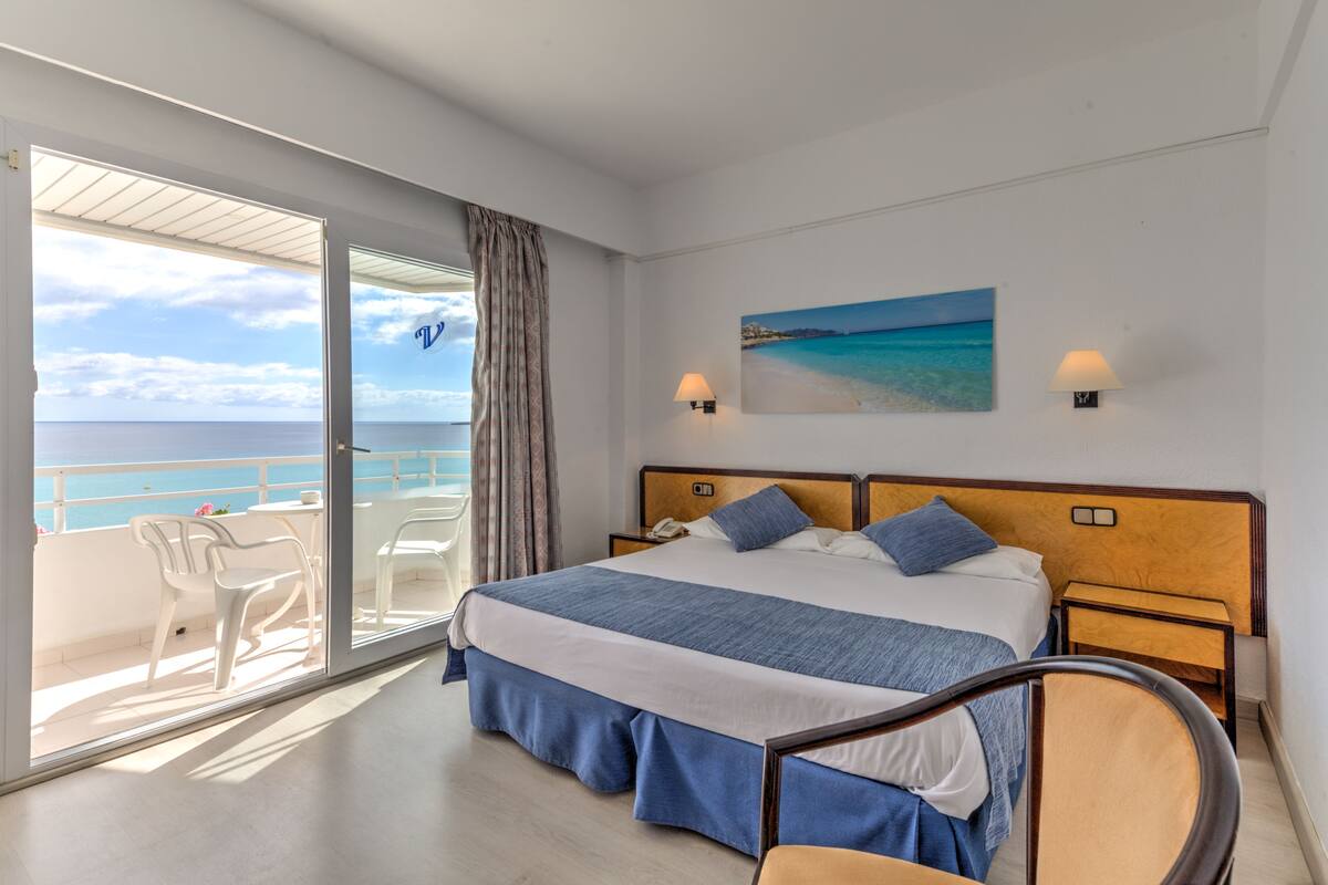double room, balcony, sea view | 1 bedroom, in-room safe, desk, blackout curtains