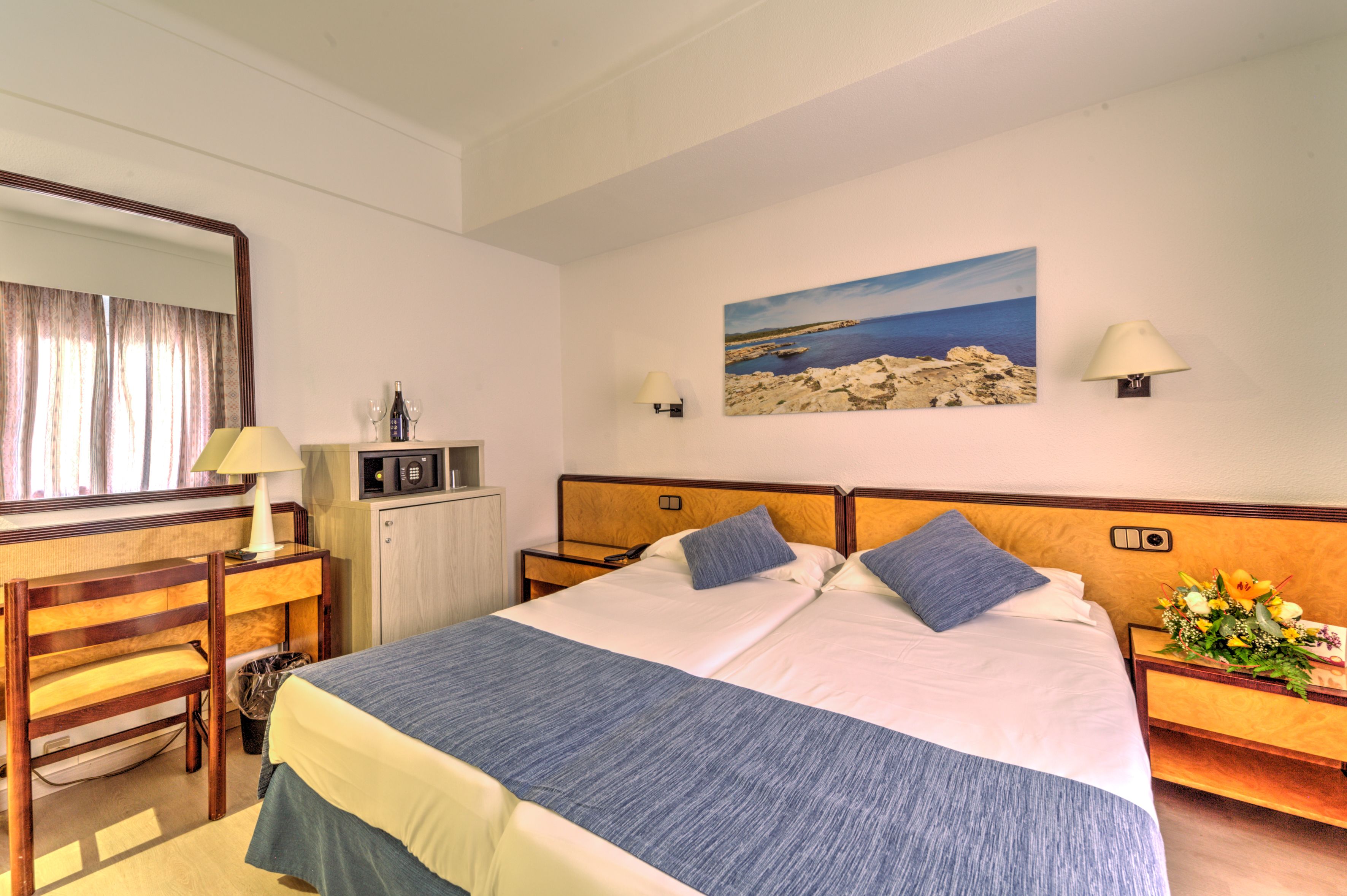 economy double room | 1 bedroom, in-room safe, desk, blackout curtains