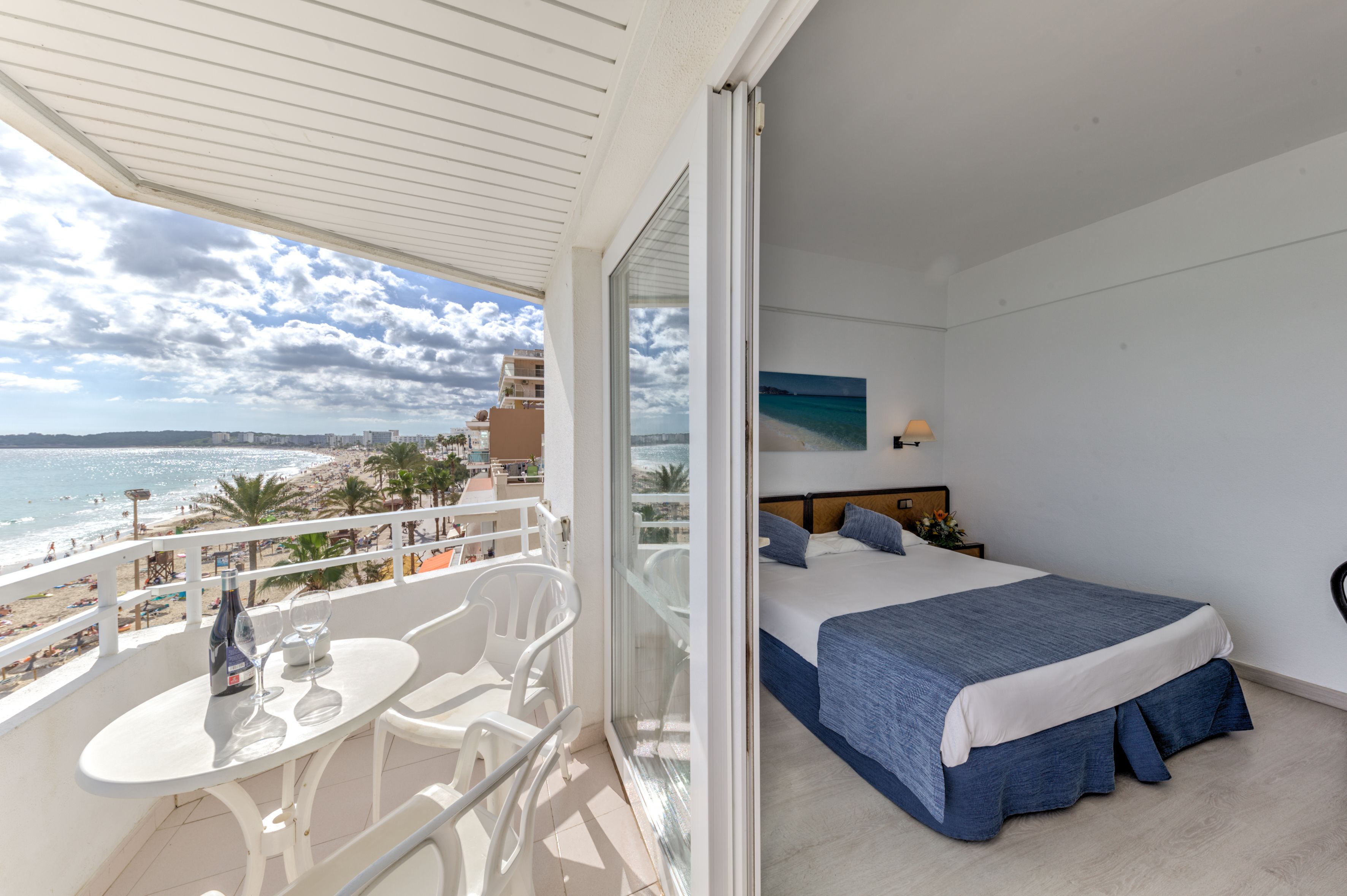 double room, balcony, sea view | 1 bedroom, in-room safe, desk, blackout curtains